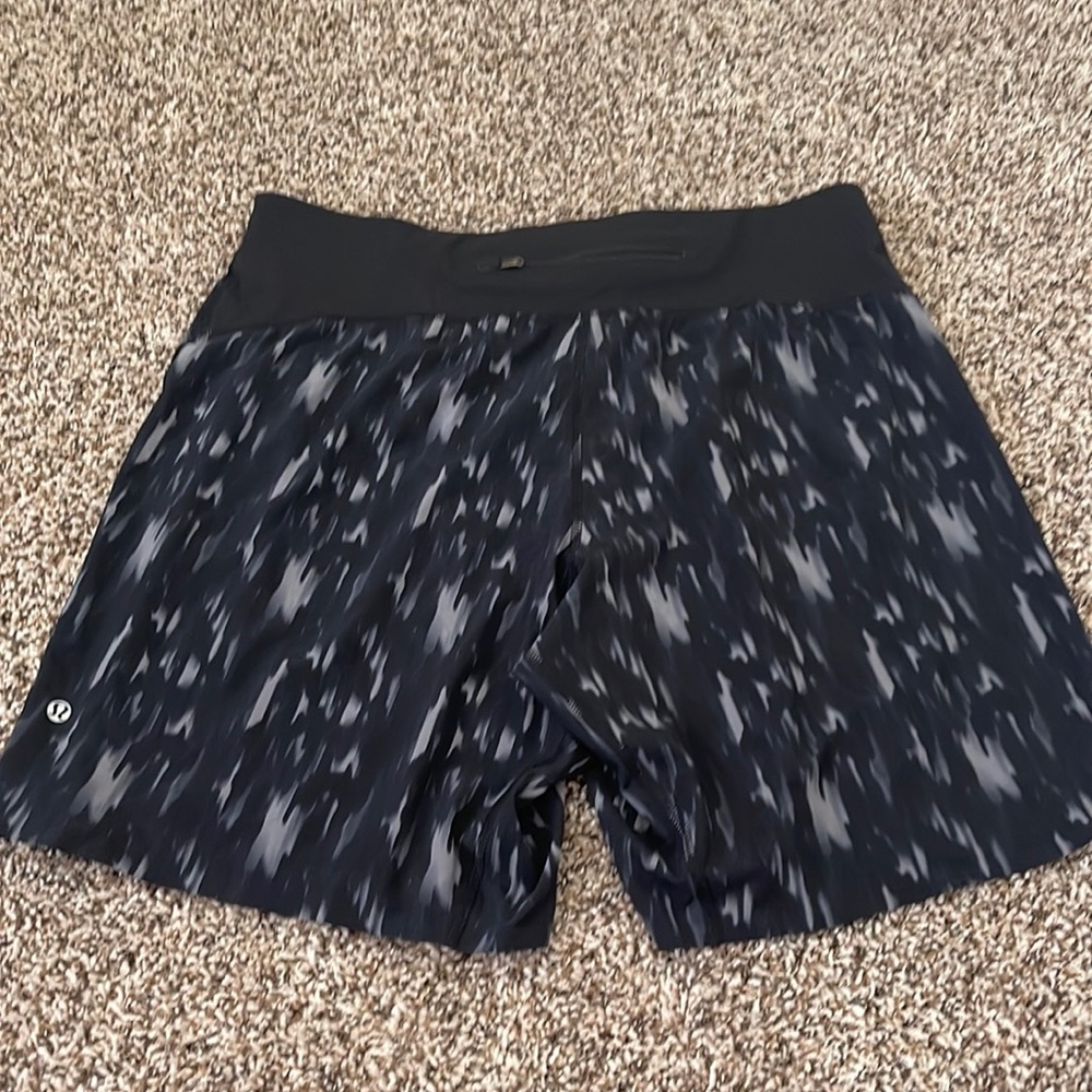 Lululemon Men’s Black and Grey Shorts Size XL